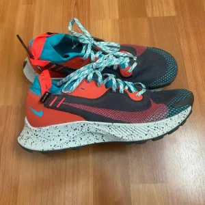 Nike hiking shoes NWT