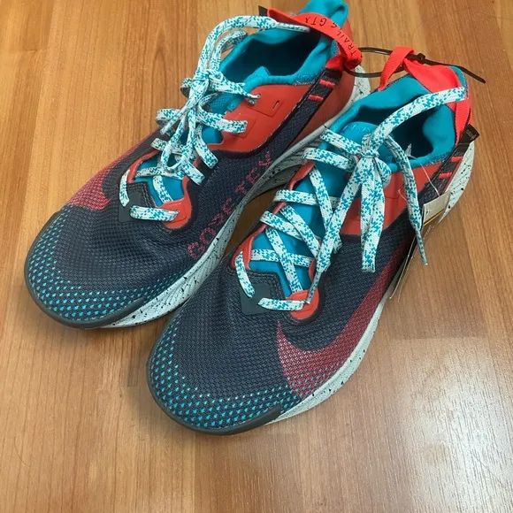 Nike hiking shoes NWT