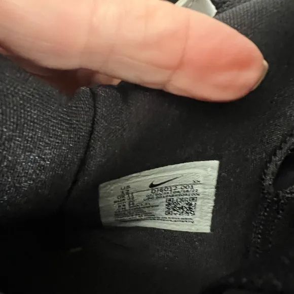 Nike Kyrie 5 Low Basketball Black and White Chile-Red Athletic Shoes