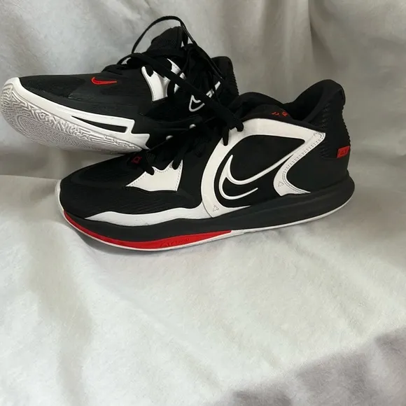 Nike Kyrie 5 Low Basketball Black and White Chile-Red Athletic Shoes