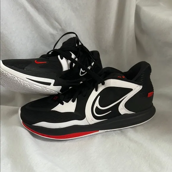 Nike Kyrie 5 Low Basketball Black and White Chile-Red Athletic Shoes