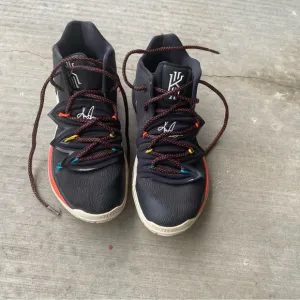 Nike Kyrie Friends collab Black Sneakers men’s 9 rare