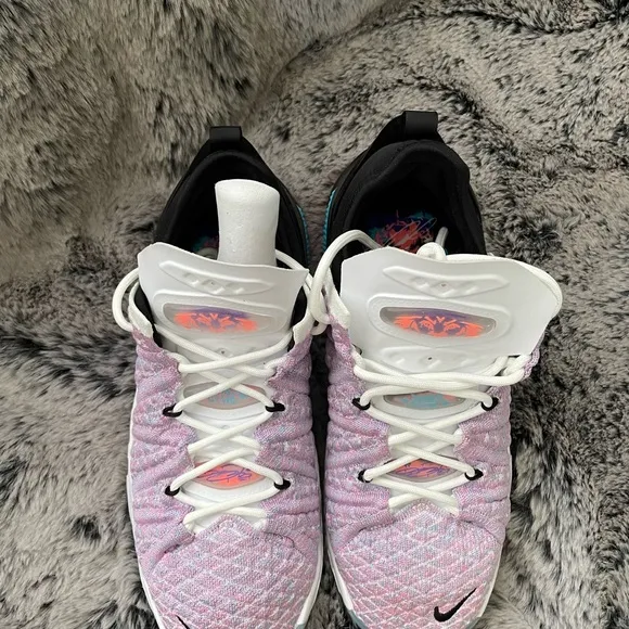 Nike LeBron XVIII