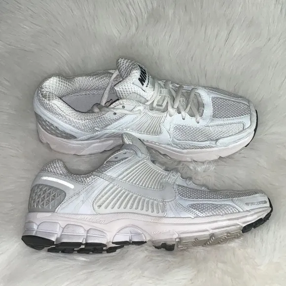 NIKE MENS ZOOM VOMERO 5