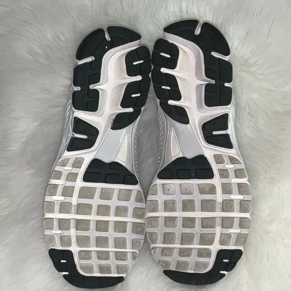 NIKE MENS ZOOM VOMERO 5