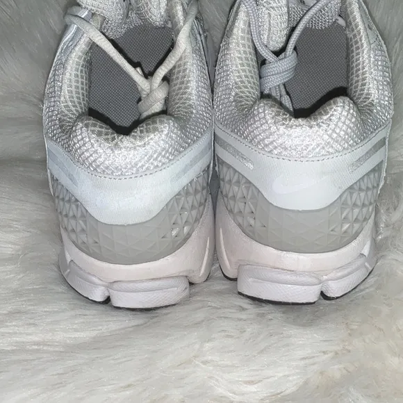 NIKE MENS ZOOM VOMERO 5