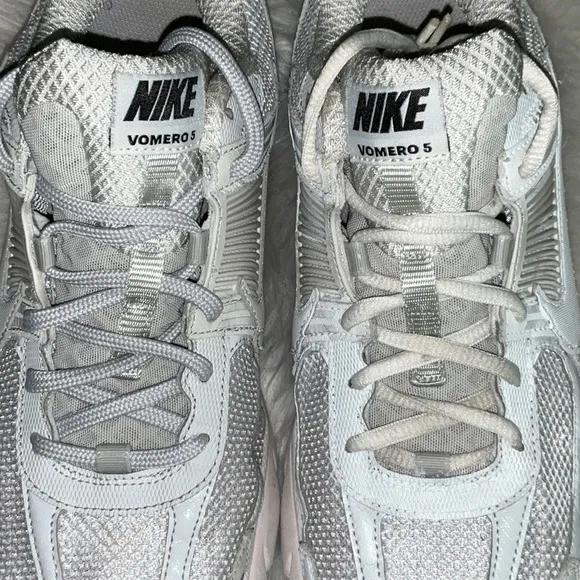 NIKE MENS ZOOM VOMERO 5