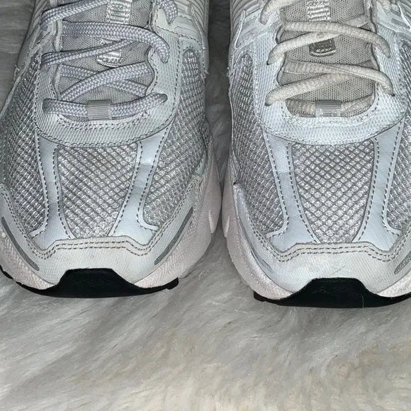 NIKE MENS ZOOM VOMERO 5