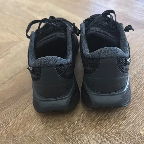 Nike Motiva Black Gore Tex walking invisible fit shoes