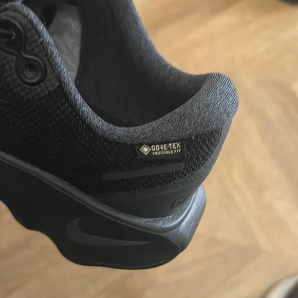 Nike Motiva Black Gore Tex walking invisible fit shoes
