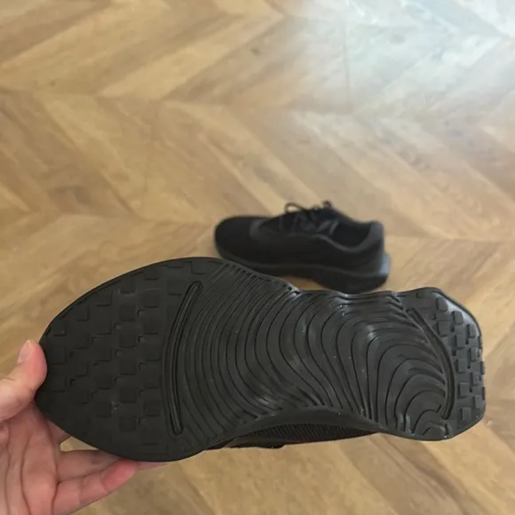 Nike Motiva Black Gore Tex walking invisible fit shoes