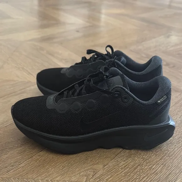Nike Motiva Black Gore Tex walking invisible fit shoes