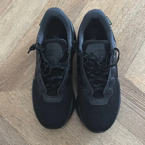 Nike Motiva Black Gore Tex walking invisible fit shoes