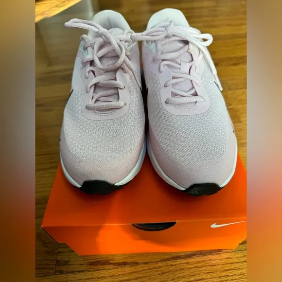 NIKE Revolution 7 Big Girls' Running Shoes
