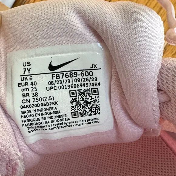 NIKE Revolution 7 Big Girls' Running Shoes