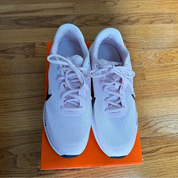 NIKE Revolution 7 Big Girls' Running Shoes