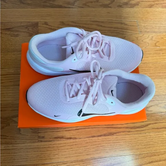 NIKE Revolution 7 Big Girls' Running Shoes