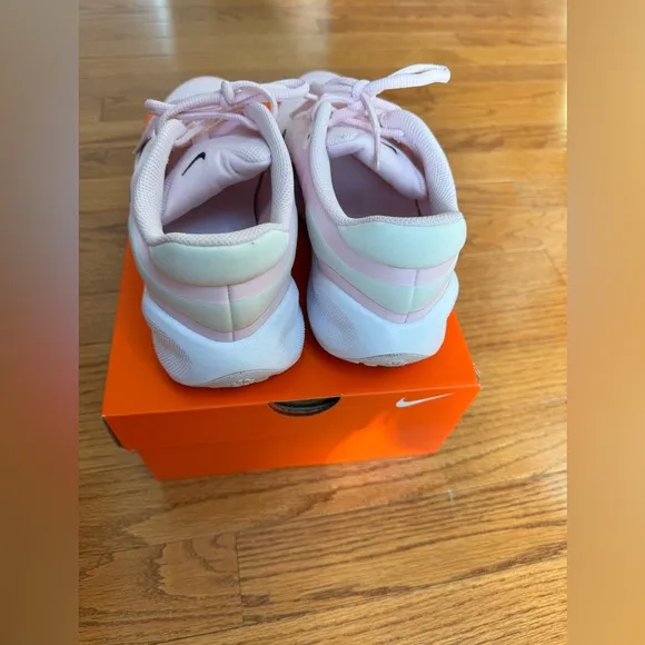 NIKE Revolution 7 Big Girls' Running Shoes