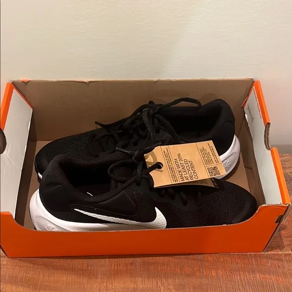 Nike Revolution Women's Black Running Shoes, Size 10