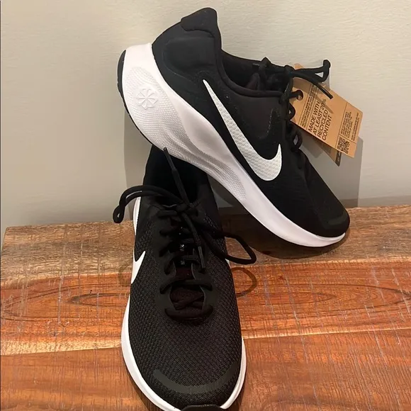 Nike Revolution Women's Black Running Shoes, Size 10