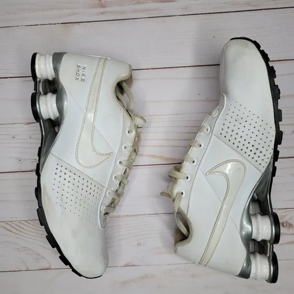 Nike shox white on white youth 5y size tennis running shoes.