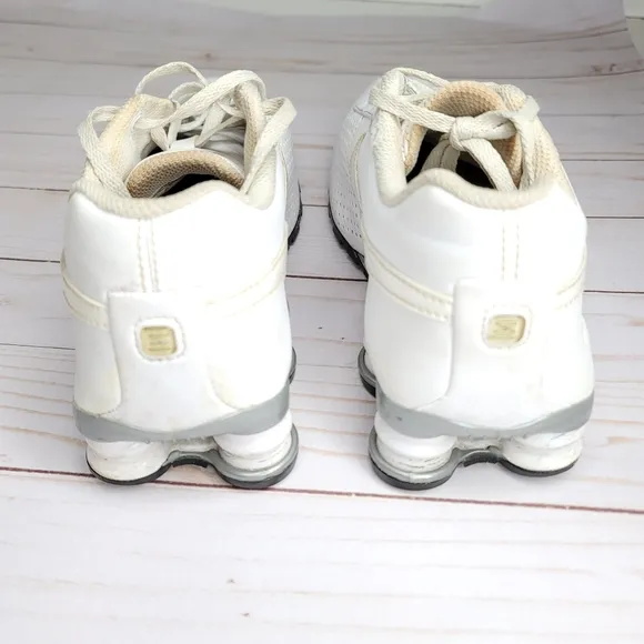 Nike shox white on white youth 5y size tennis running shoes.