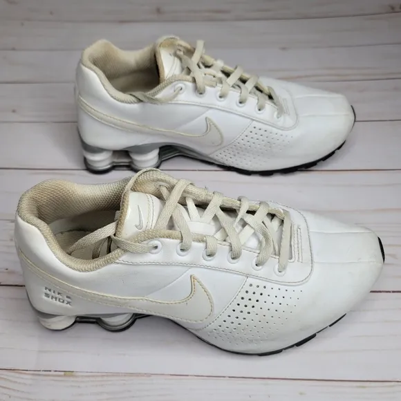 Nike shox white on white youth 5y size tennis running shoes.