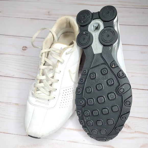 Nike shox white on white youth 5y size tennis running shoes.