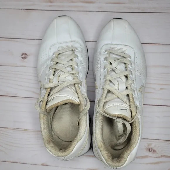 Nike shox white on white youth 5y size tennis running shoes.