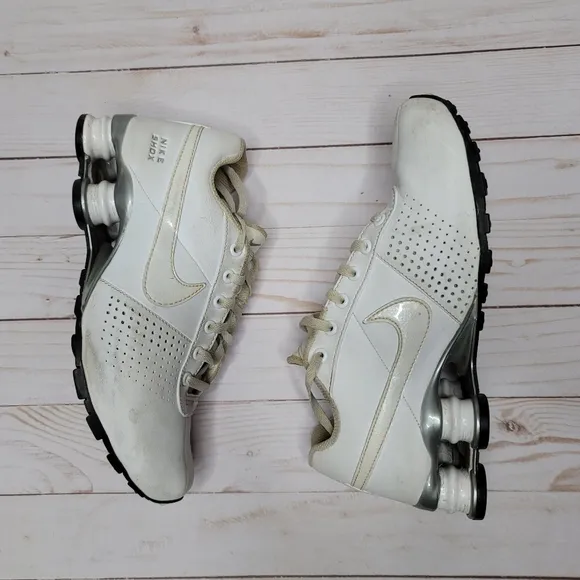 Nike shox white on white youth 5y size tennis running shoes.