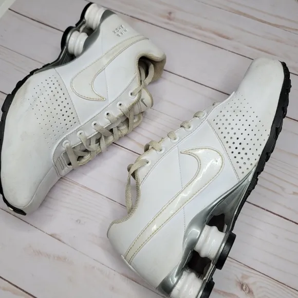 Nike shox white on white youth 5y size tennis running shoes.