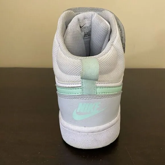 Nike Unisex-Child Sports Three Quarter High Shoes 5.5 Big kid