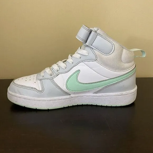 Nike Unisex-Child Sports Three Quarter High Shoes 5.5 Big kid