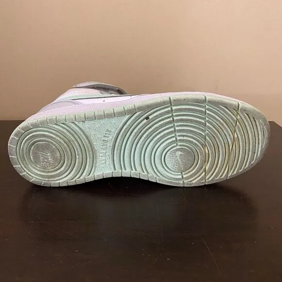Nike Unisex-Child Sports Three Quarter High Shoes 5.5 Big kid