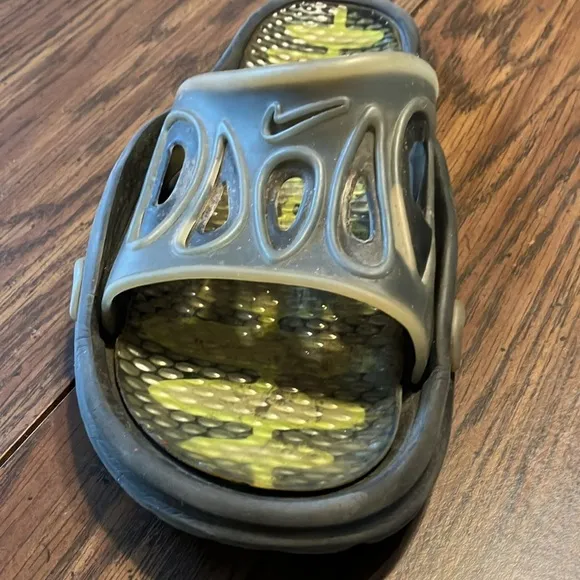 NIKE VTG Y2K 2000s ACG Air Deschutz Sports Slides Flip Flops Shoe measures 11”