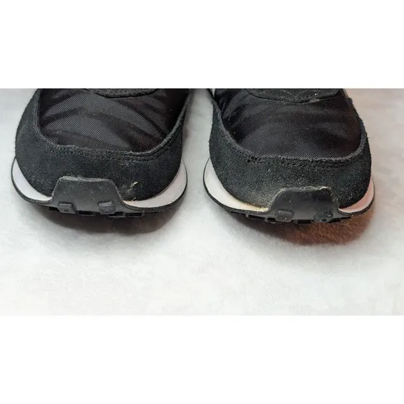 Nike Waffle Trainer 2 YTH Sz. 7 Athletic Shoe BLK/WHT Unisex Sneaker #DC6477-001