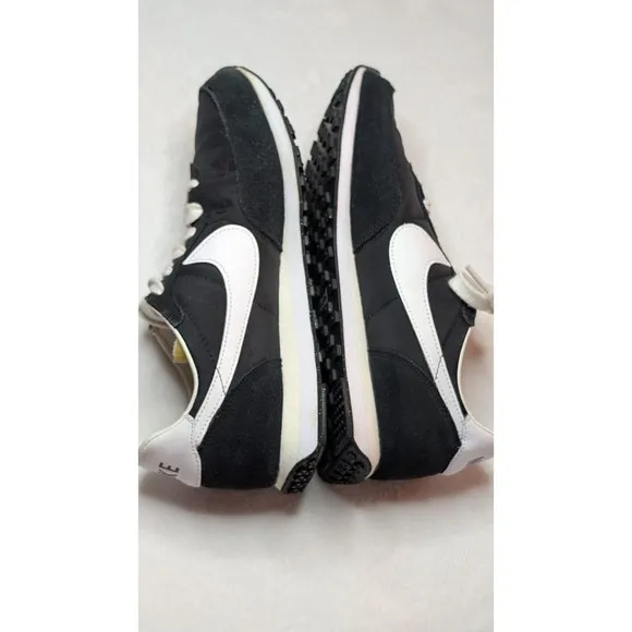Nike Waffle Trainer 2 YTH Sz. 7 Athletic Shoe BLK/WHT Unisex Sneaker #DC6477-001