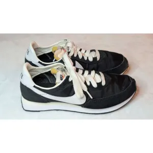 Nike Waffle Trainer 2 YTH Sz. 7 Athletic Shoe BLK/WHT Unisex Sneaker #DC6477-001