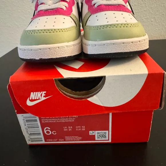 Nike White and Pink Sneakers with Velcro Strap