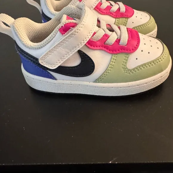 Nike White and Pink Sneakers with Velcro Strap