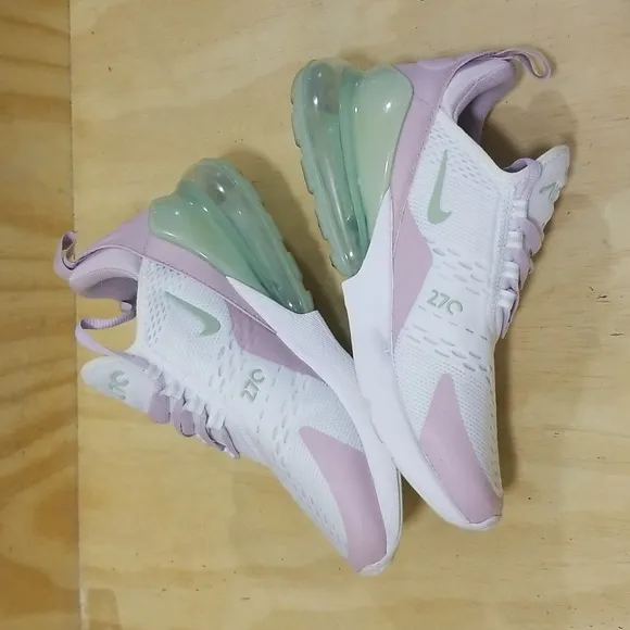 Nike Women's Air Max 270 in White and Pink Size 8