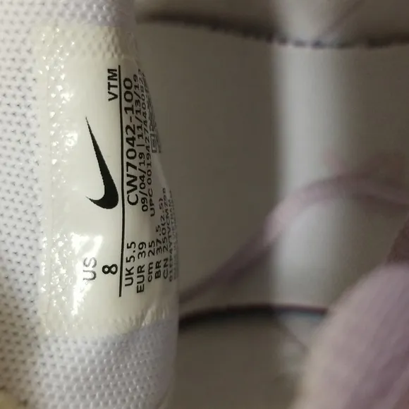 Nike Women's Air Max 270 in White and Pink Size 8
