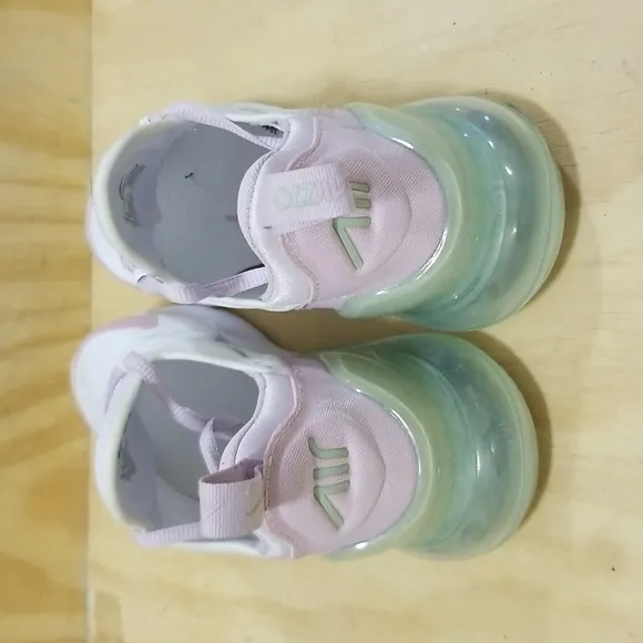 Nike Women's Air Max 270 in White and Pink Size 8