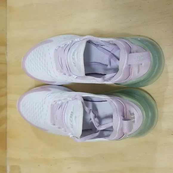 Nike Women's Air Max 270 in White and Pink Size 8
