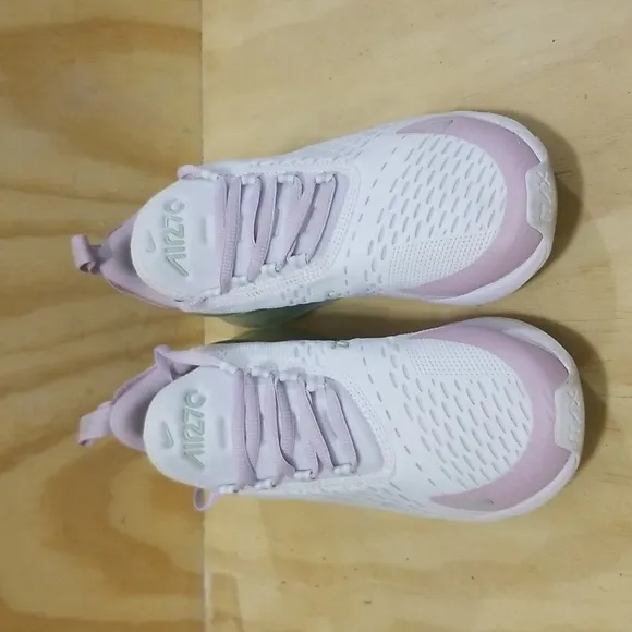 Nike Women's Air Max 270 in White and Pink Size 8
