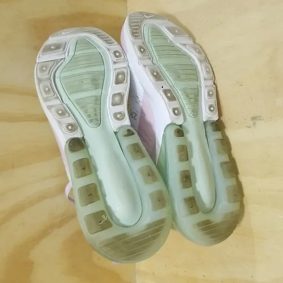 Nike Women's Air Max 270 in White and Pink Size 8