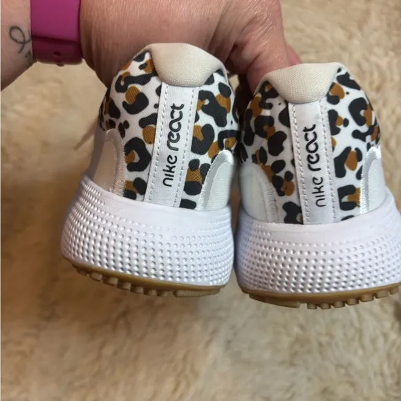 Nike Women's React Escape Run Running leopard print size 10.5