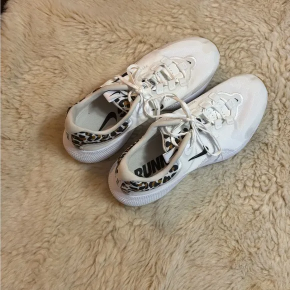 Nike Women's React Escape Run Running leopard print size 10.5
