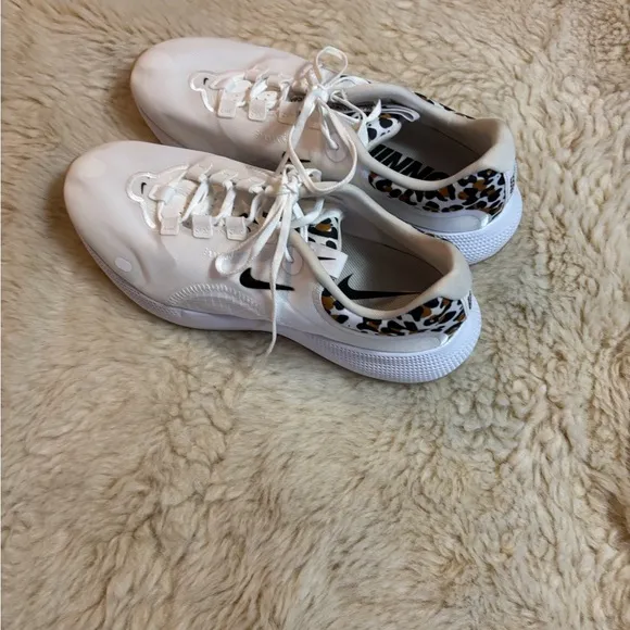 Nike Women's React Escape Run Running leopard print size 10.5