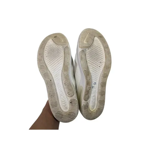 Nike Womens sz 9 Air Max Dia SE AR7410-105 White Running Shoes Sneakers Athletic